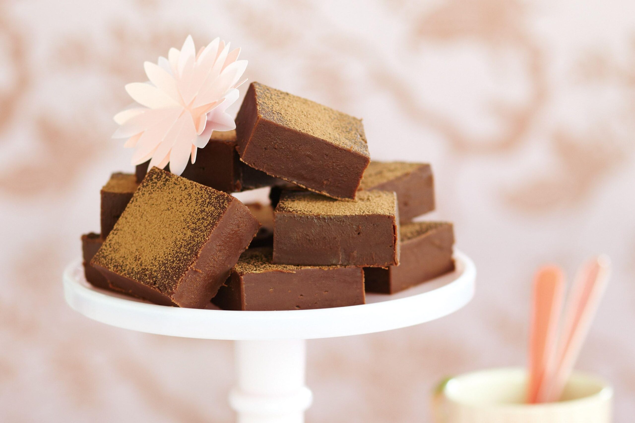  A mouth-watering piece of chocolate fudge that will have you reaching for seconds.