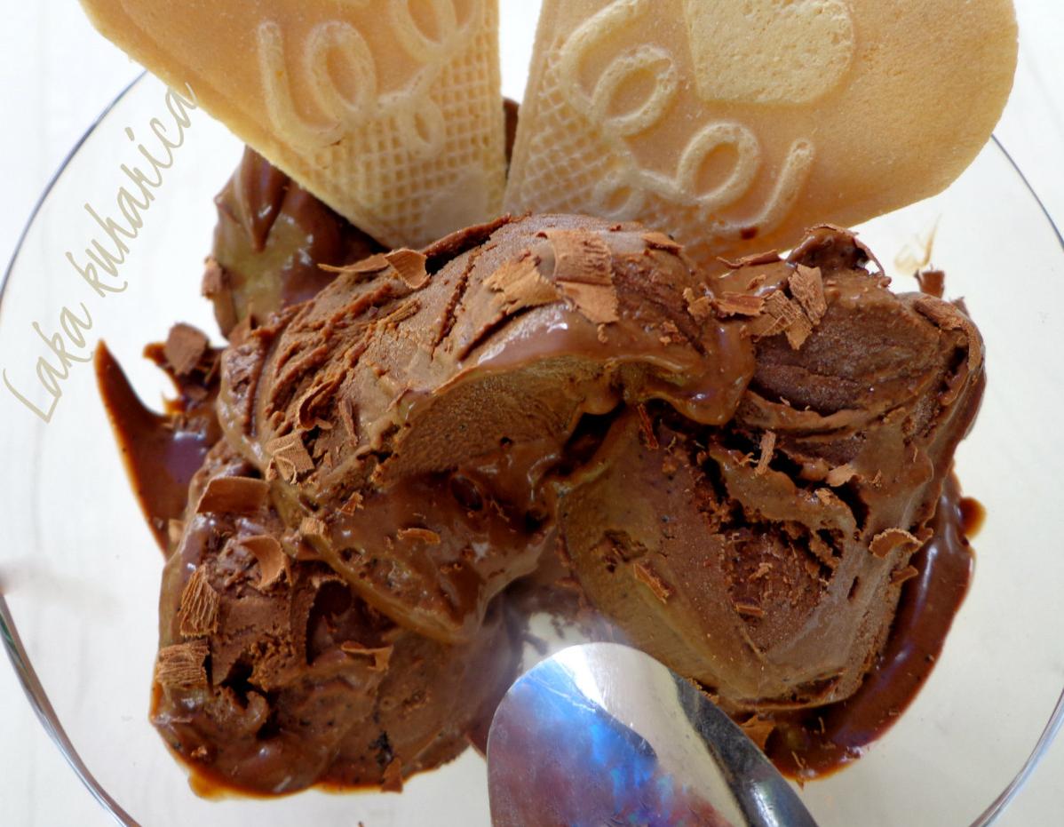  A rich and creamy scoop of Mocha Bianca Ice Cream!