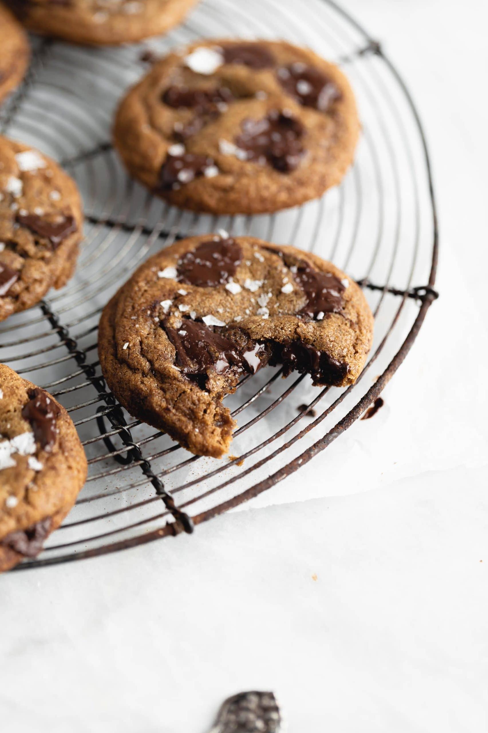  A sprinkle of cinnamon adds a cozy touch to your cookie experience