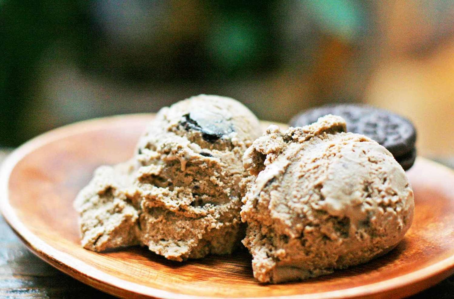 Indulge in our coffee oreo cookie rum ice cream