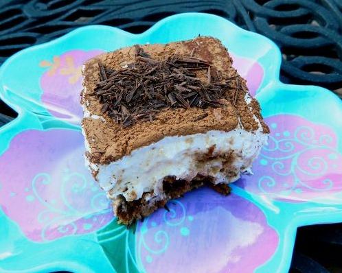  Impress your loved one with a homemade tiramisu, artfully presented in individual portions.