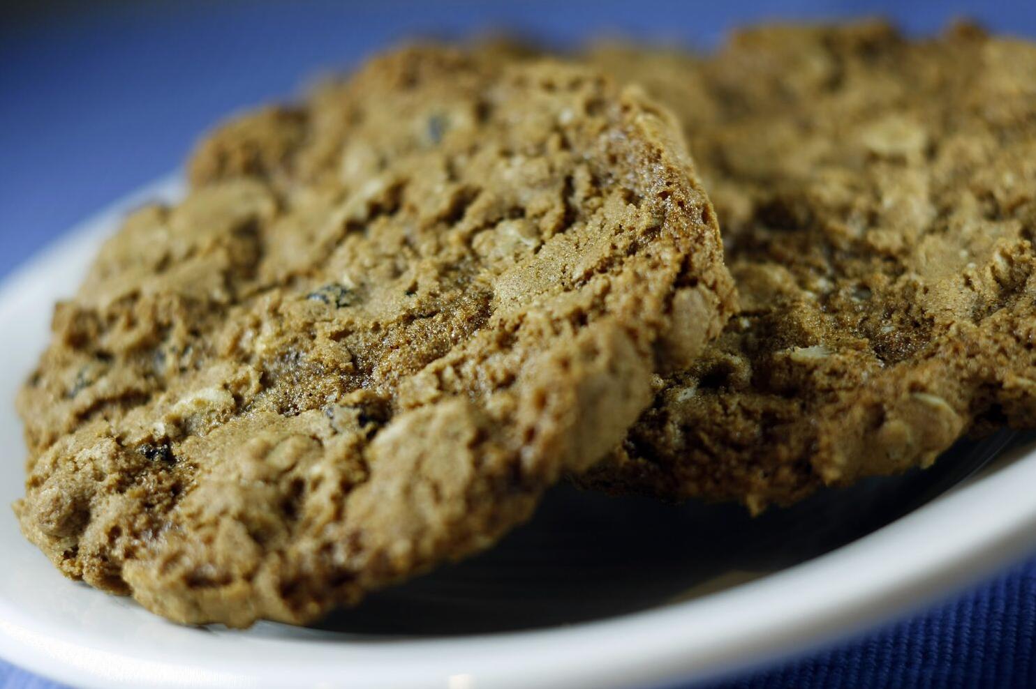 Healthy Oatmeal Cookies That Will Satisfy Your Sweet Tooth