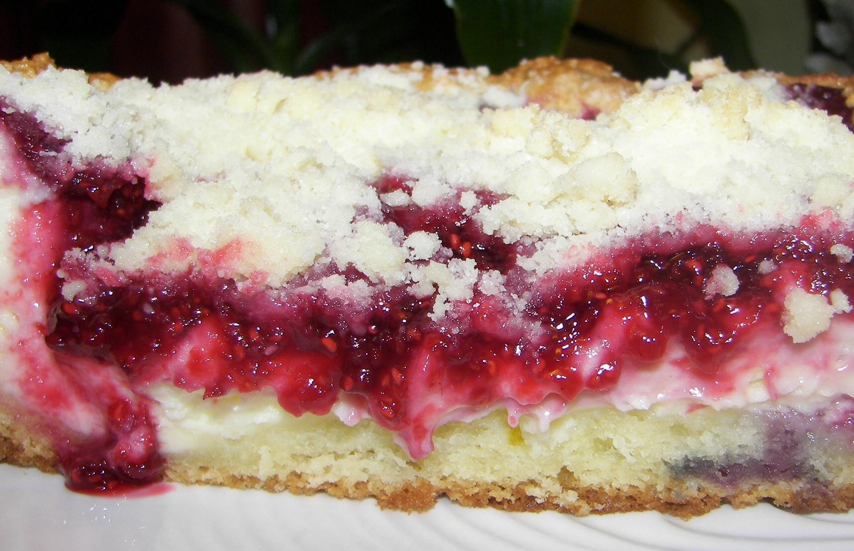 Delicious Raspberry Cream Cheese Crumb Cake Recipe