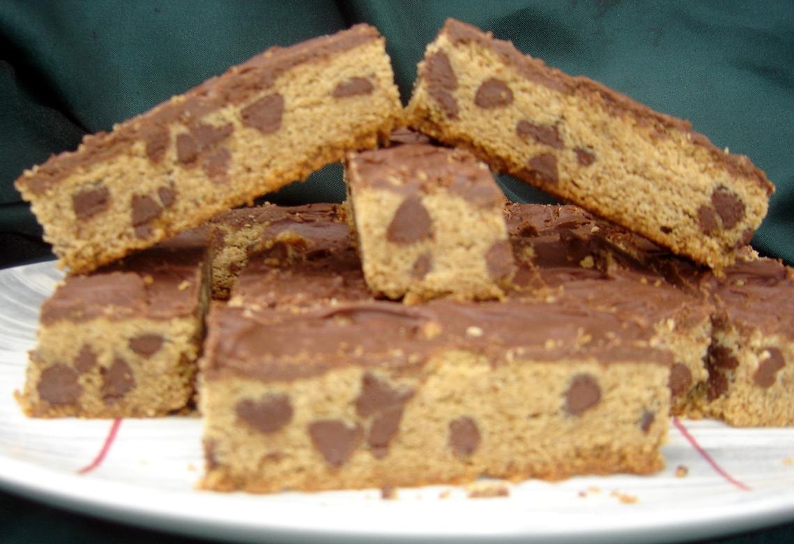 Delicious Peanut Butter Bars for a Sweet Treat