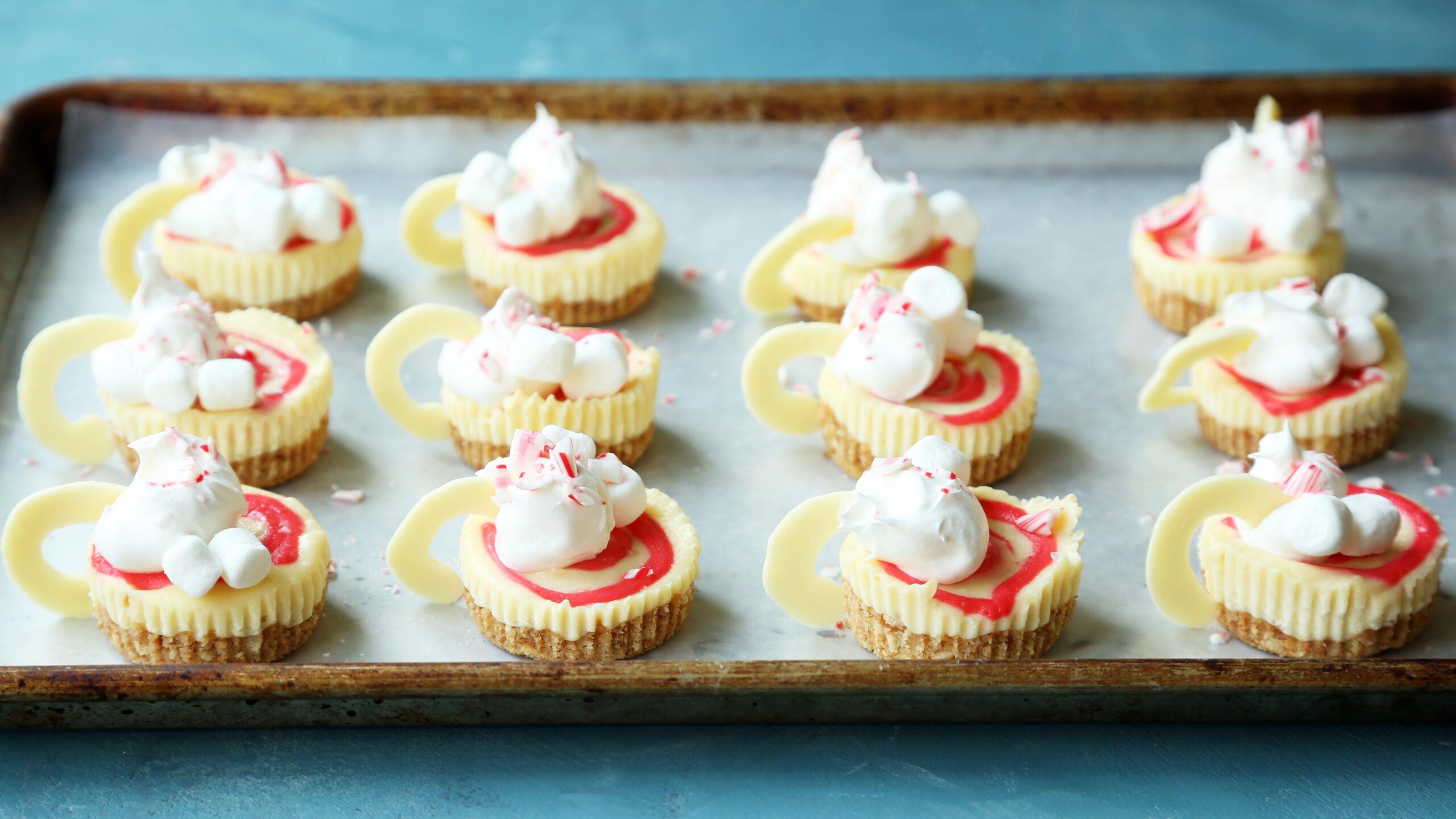  Who says cheesecakes are only for summer? These Peppermint White Mocha Cheesecakes are perfect for the holiday season.